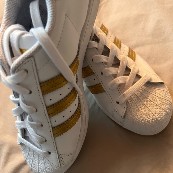 BNWB ADIDAS GOLD AND WHITE SUPERSTAR SNEAKERS - Picture 2 of 5